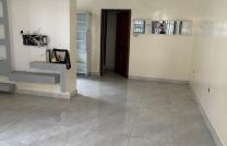 ‼️Mis en location d’un appartement très propre à Kintambo   Composition : 3 chambres et 3 salles de bain , un grand salon, cuisine équipée et toilettes visiteurs   Parking dispo mediacongo