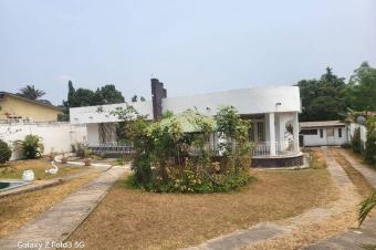 VILLA AVEC PISCINE EN VENTE  NGALIEMA  BINZA UPN