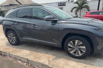 Hyundai Tucson 2022 hybride 2pieces