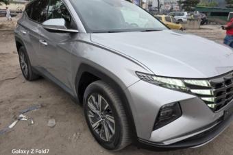 Hyundai Tucson 2022 hybride 2pieces