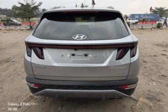 Hyundai Tucson 2022 hybride 2pieces