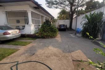 Vente  Kintambo Jamaique  deux parcelles du principale   Rf  Bompete   Dimension  2225   Prix 300.000 discuter  Morclement 1125  150.000  discuter