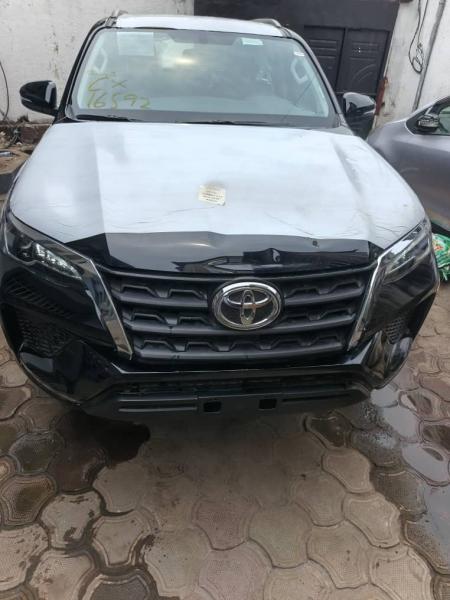 TOYOTA FORTUNER SANS PLAQUE 2025 AUTHENTIQUE  PRIX  55.000 LISOLO MUKIE KK.   AUTOMATIQUE ESSENCES 00.0 KILOMTRES 10Klm CLIMATISATION IMPECCABLES FULLS OPTIONS 44 LO