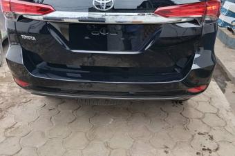 TOYOTA FORTUNER SANS PLAQUE 2025 AUTHENTIQUE  PRIX  55.000 LISOLO MUKIE KK.   AUTOMATIQUE ESSENCES 00.0 KILOMTRES 10Klm CLIMATISATION IMPECCABLES FULLS OPTIONS 44 LO