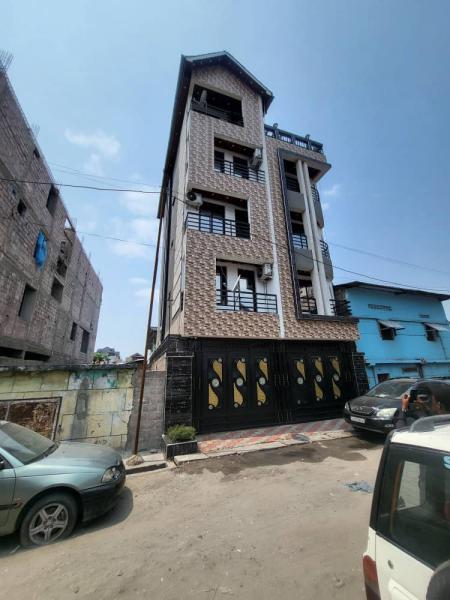  BIENVENUE  KINSHASA  OFFRE EXCEPTIONNELLE   Empire Suprme Business vous propose une parcelle btie en vente situe dans un emplacement stratgique de la Commune de kasavubu
