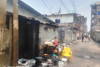 Demiparcelle locative  vendre  Wangata Kinshasa proche Gombe