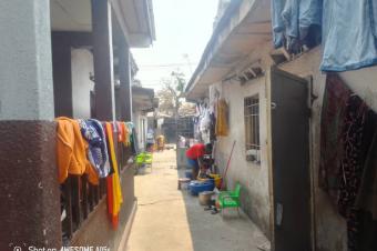 Demiparcelle locative  vendre  Wangata Kinshasa proche Gombe