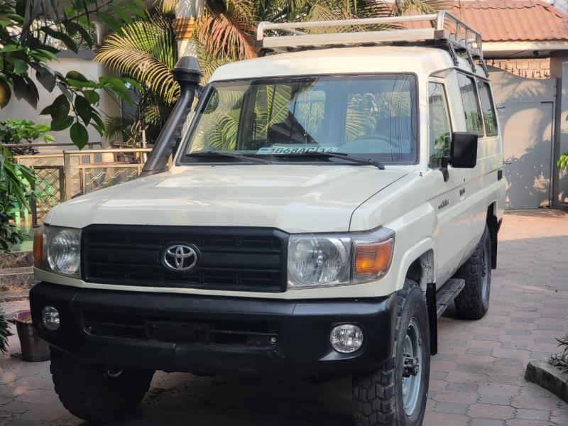 Land cruiser 3 portire Anne 2019 6 cylindres  Diesel  Manuel 45.000km 36000 Naza Direct
