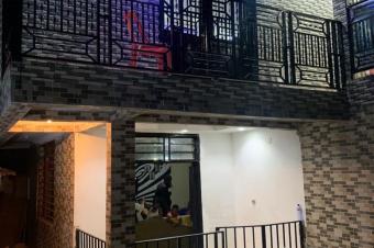 Vente parcelle clture avec immeuble locatif  Ngaliema excellent emplacement
