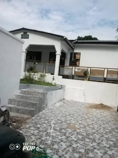 Vente Parcelle avec Grande Maison Basse  UPN Ngaliema