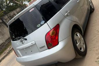 TOYOTA IST SANS PLAQUE  VENDRE 