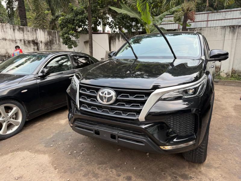 Toyota fortune 2024 authentique  Full options  Kilomtrage 82 Automatique  Volant gauche  Moteur impeccable   Prix  50.000  discut lgrement  Localisation appel   Offre di
