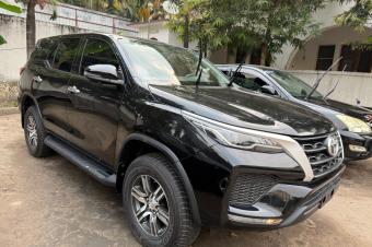 Toyota fortune 2024 authentique  Full options  Kilomtrage 82 Automatique  Volant gauche  Moteur impeccable   Prix  50.000  discut lgrement  Localisation appel   Offre di
