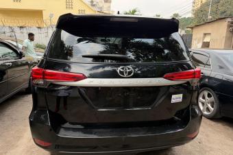 Toyota fortune 2024 authentique  Full options  Kilomtrage 82 Automatique  Volant gauche  Moteur impeccable   Prix  50.000  discut lgrement  Localisation appel   Offre di
