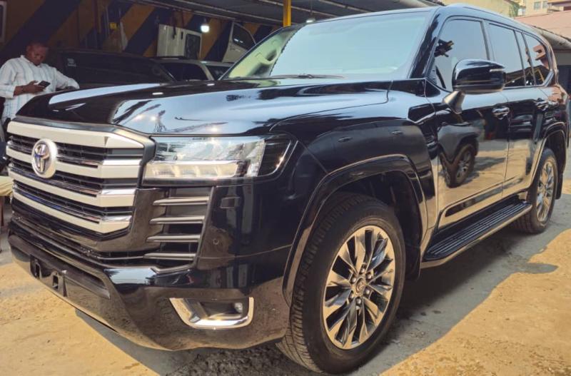 Toyota land cruiser GXR 