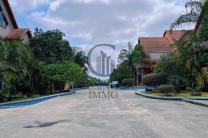 G-BUSINESS IMMO VOUS PROPOSE EN LOCATION UNE VILLA DE STANDING AU SEIN D’UNE CONCESSION PRIVÉE COMPRENANT 10 VILLAS IDENTIQUES, CHACUNE AVEC SA PISCINE PRIVÉE. immobilier_vente_location