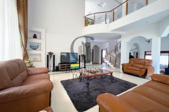 GBUSINESS IMMO VOUS PROPOSE EN LOCATION UNE VILLA DE STANDING AU SEIN DUNE CONCESSION PRIVE COMPRENANT 10 VILLAS IDENTIQUES CHACUNE AVEC SA PISCINE PRIVE.