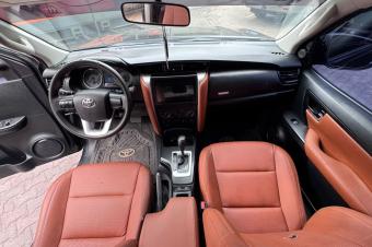 Fortuner 2019 essence automatique 4cylinder kilomtrage 38000 camera de recul Prix 39000 a discuter