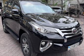 Fortuner 2019 essence automatique 4cylinder kilomtrage 38000 camera de recul Prix 39000 a discuter