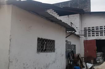 GS13IMMO SARL met  votre disposition la vente d cette concession disposant deux grands entrepts CLimete Inds 2 Rue. Surface 1.205mtres carrs. Prix 1.500.000  discut.
