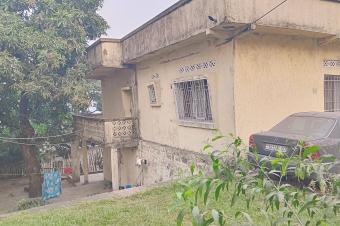 GS13IMMO SARL met  votre disposition la vente de cette parcelle  sur Macadam QMaman Yemo. Rf Arme. CMontngafula. Dimension 3040M. Prix 250.000  discuter.  vous.