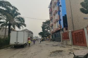 GS13IMMO SARL met  votre disposition la vente de cette parcelle  sur Macadam QMaman Yemo. Rf Arme. CMontngafula. Dimension 3040M. Prix 250.000  discuter.  vous.
