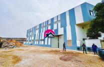 Location d’un magnifique entrepôt moderne de 2.000m², RC+1 et terrasse au rooftop, ascenseur, 7 bureaux, etc. Barumbu, Bon Marché, réf : Hôtel Phénix. mediacongo