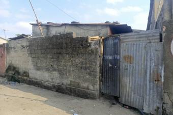 Parcelle  vendre avec deux portes  Ndjili Q13