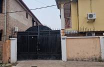     Vente à Ngaliema /   Dimension :17m/16m   Prix 300.000$ à discuter   Composition : 2 appartements des 3ch et 2salles des bains Au rez-de-chaussée comme 1ère Étage  mediacongo