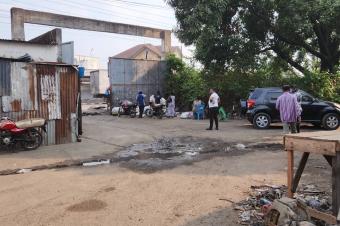  Concession mise en vente  LIMETE 12em rue industrielle sur Principale.  Contenant plusieurs dpts et maison   Dimensions  3500m  Prix  2.700.000  discuter