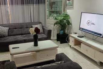 GS13IMMO SARL met  la disposition de tous la location de cet appartement meubl lumineux  et luxueux. CGombe. Rf Forescom. Loyer 3.000. Garantie 31.  vous.