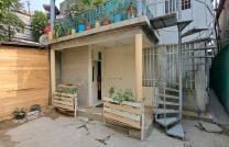   Vente à Gombe  Réf. Philadelphie – Office des Routes de la Science  Dimension : 12,5m x 22m    Bâtiment : R+1 construit    Revenus mensuels : 1500 mediacongo