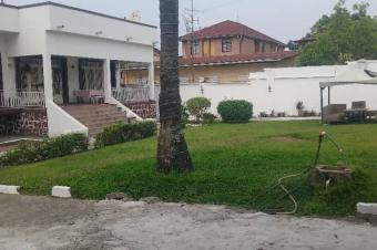 Vente dune grande parcelle  Ngaliema Macampagne  Rf  place commercial  Dimension  2560  