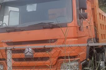 GS13CAR SARL met en vente ce Grand Vhicule SINO TRUCK HOWO Benne 40Tonnes sans plaque dimmatriculation. Localisation Lemba. Prix d dpart 72.000  discuter.  votre coute.