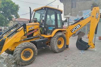 GS13IMMO SARL met  votre disposition la location de cette puissante TRACTOPELLECATERPILLAR pour vos travaux. CLemba. Prix 700Jour Jour  8heures de travail.  vous.