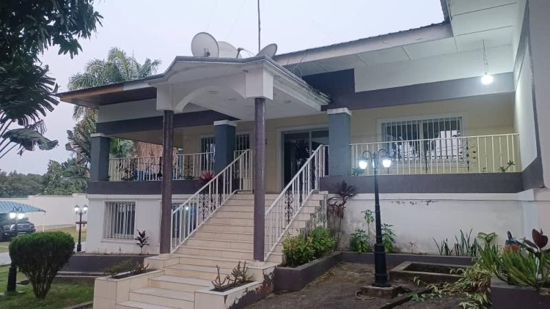Villa en vente  UPN 45msur70 soit 3150 mtre carr prix 1500000 dollars  discuter contenant une jolie maison et des annexes 