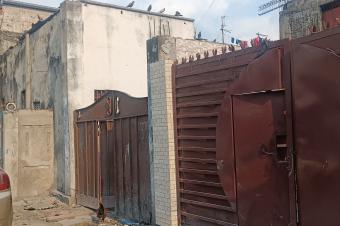 GS13IMMO SARL met  votre disposition la vente d cette grande parcelle type locataire. CKinshasa. Rf Derrire le Stade de Martyr. Dimension 2229M. Prix 600.000  discuter