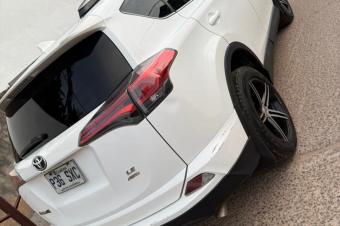 TOYOTA NEW RAV4 A VENDRE A KINSHASA 