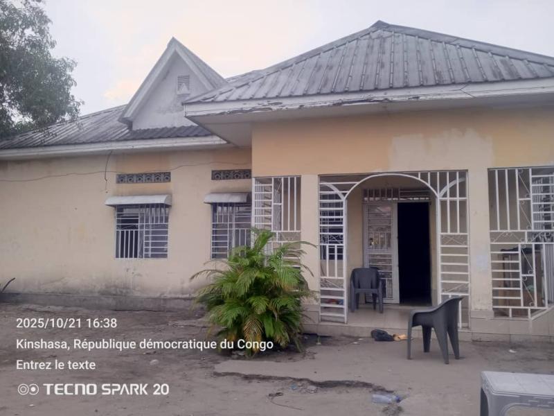 Vente parcelle avec grande maison  Quartier Plaza Nsele 