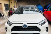New Rav 4 hybride 2022 Sans plaque  Hybride  Volant gauche  Prix: 27000$ azui  Localisation kasa vubu automobile_motos_velos_engins_et_pieces