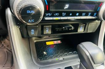 New Rav 4 hybride 2022 Sans plaque  Hybride  Volant gauche  Prix 27000 azui  Localisation kasa vubu