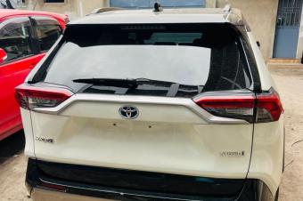 New Rav 4 hybride 2022 Sans plaque  Hybride  Volant gauche  Prix 27000 azui  Localisation kasa vubu