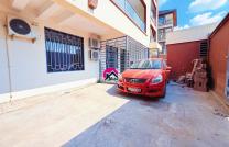 Location d’un magnifique appart au rez-de-chaussée avec entrée privative, des 3 CHS, 4 salles d’eau, etc. Ngaliema, Chanic, réf: Résidence de 1er Ministre et École LOUPIOTS. mediacongo