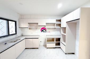 Location dun magnifique appart au rezdechausse avec entre privative des 3 CHS 4 salles deau etc. Ngaliema Chanic rf Rsidence de 1er Ministre et cole LOUPIOTS.