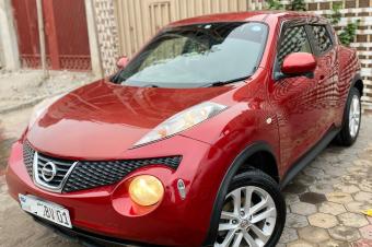  NISSAN JUKE  PLAQUE ACTUELLE  COULEUR DORIGINE PARTOUT AUTOMATIQUE  ESSENCE  4CYLINDRES  FAIBLE KILOMTRAGE  TABLEAU DE BORD SANS SIGNE  CLIMATIS   JANTES CHROMES  MOTEUR