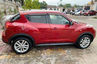  NISSAN JUKE  PLAQUE ACTUELLE  COULEUR DORIGINE PARTOUT AUTOMATIQUE  ESSENCE  4CYLINDRES  FAIBLE KILOMTRAGE  TABLEAU DE BORD SANS SIGNE  CLIMATIS   JANTES CHROMES  MOTEUR
