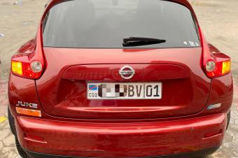  NISSAN JUKE  PLAQUE ACTUELLE  COULEUR DORIGINE PARTOUT AUTOMATIQUE  ESSENCE  4CYLINDRES  FAIBLE KILOMTRAGE  TABLEAU DE BORD SANS SIGNE  CLIMATIS   JANTES CHROMES  MOTEUR