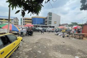  Parcelle stratgique  vendre sur macadam  Kalamu Quartier 20 Mai 
