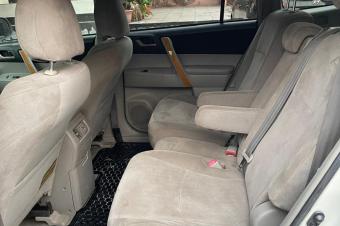 Toyota  higlander Sans plaque  Couleur dorigine  Automatique  Essence   Full option  4cylyndre Faible kilomtres  Jai te chrom  Prix 12500  discuter lgrement  Pour plus d