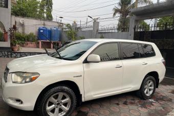 Toyota  higlander Sans plaque  Couleur dorigine  Automatique  Essence   Full option  4cylyndre Faible kilomtres  Jai te chrom  Prix 12500  discuter lgrement  Pour plus d
